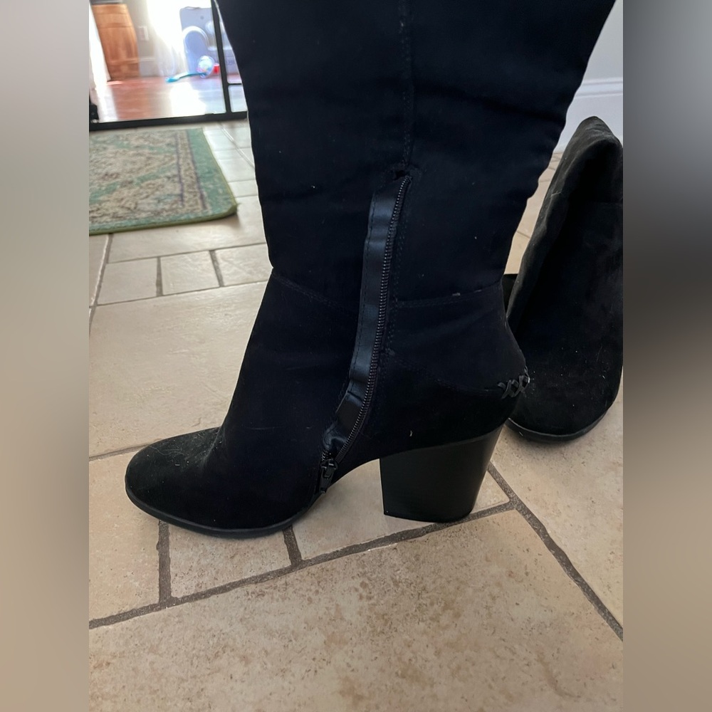 Black boots size 9.5